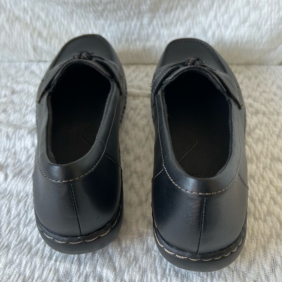 Clarks Collection Size 9 Black Leather Tassel Loafer Flats Ultimate Comforts - Picture 2 of 8